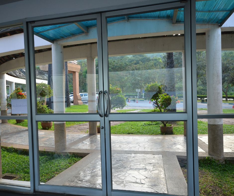 thi công kính cường lực tại quảng ngãi Thi công kính cường lực tại Quảng Ngãi